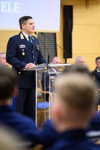 NKE_tisztjelolti_esku-4