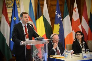 2_biztonsag_szolgaltatas_fejlesztes-2