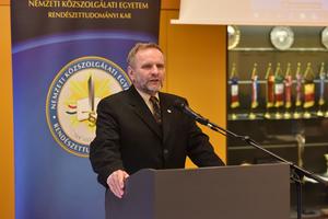 4_migracioban_rejlo_lehetosegek_es_veszelyek-2